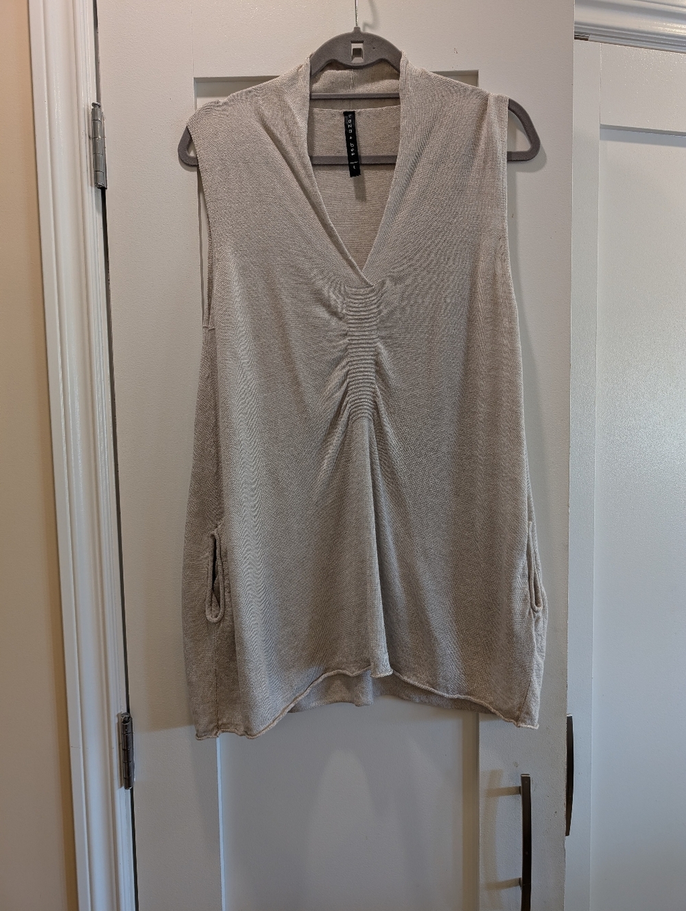 Tana + Bee Linen Blend Sleeveless Tunic,L